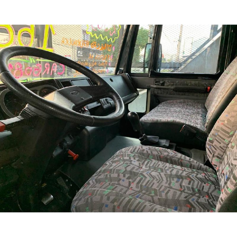 Caminhão FORD CARGO 815E BAÚ SECO Ano 2009