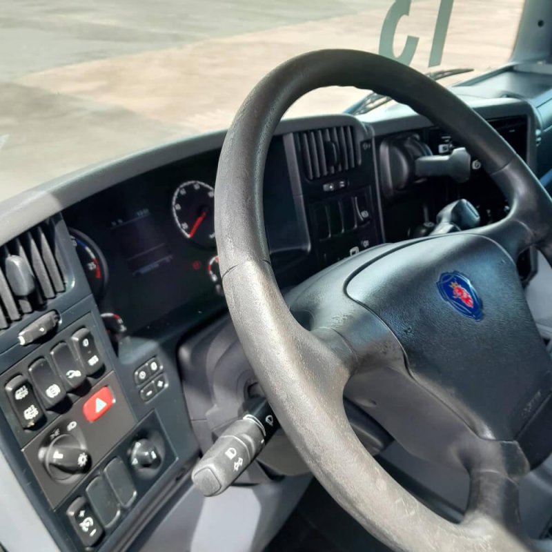 Caminhão SCANIA P360 6x2/4 BI-DIRECIONAL Ano 2012/2013