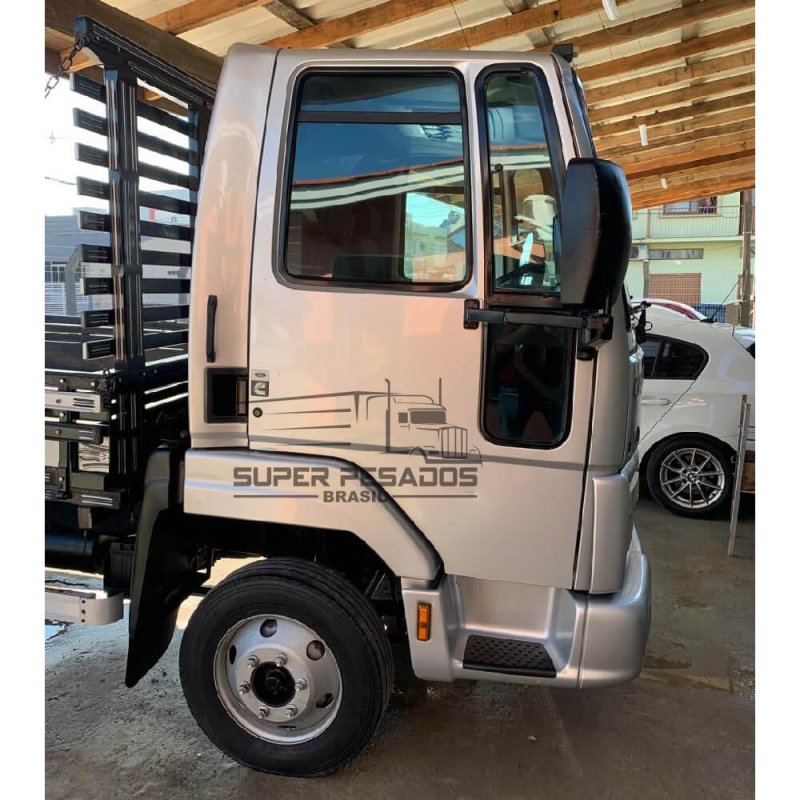 Caminhão FORD CARGO 815E CARROCERIA Ano 2012