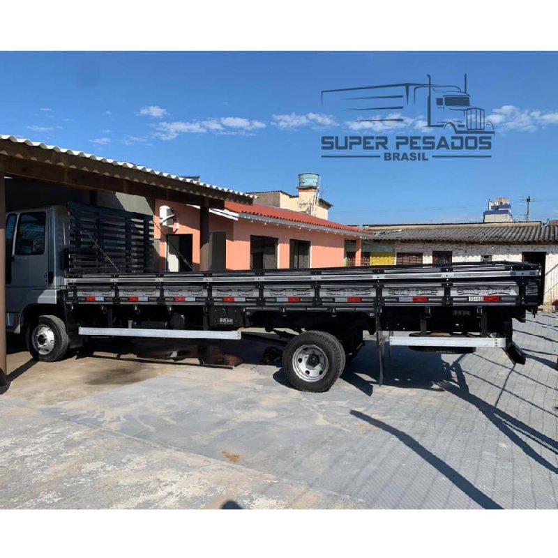 Caminhão FORD CARGO 815E CARROCERIA Ano 2012