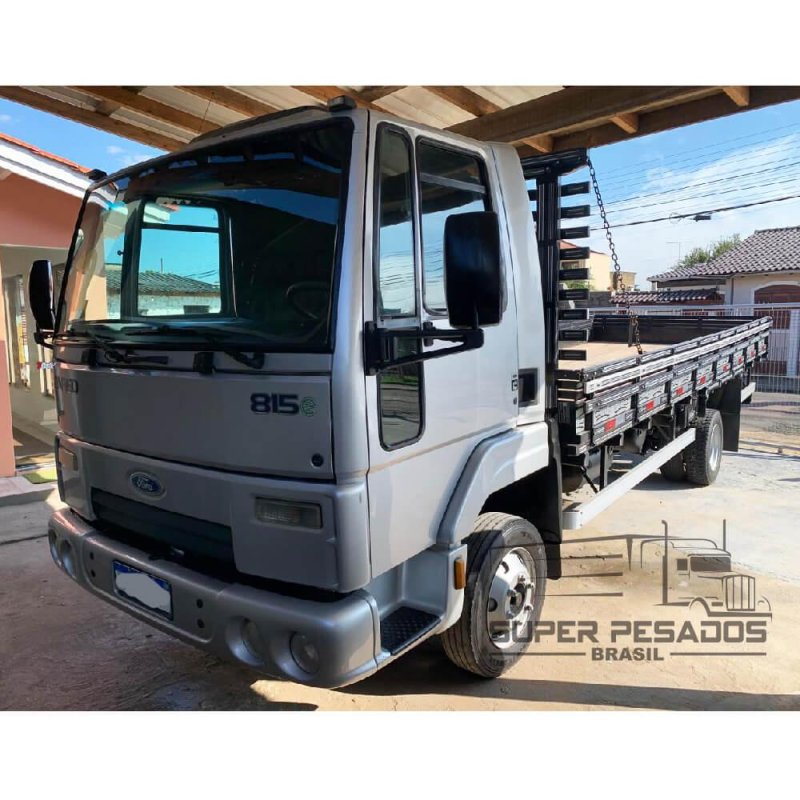 Caminhão FORD CARGO 815E CARROCERIA Ano 2012