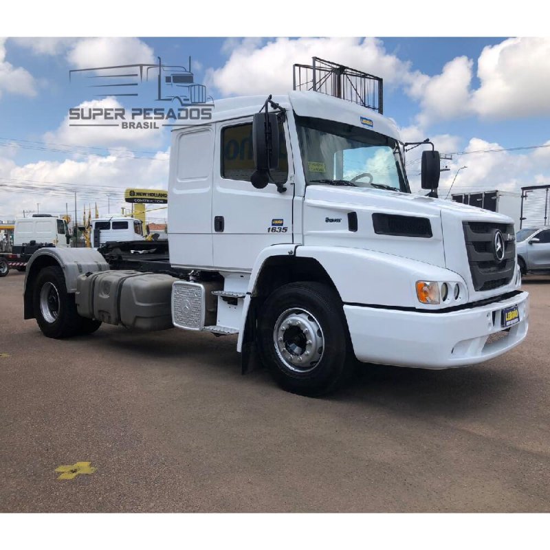 Caminhão MERCEDES BENZ ATRON 1635 4X2 CHASSI Ano 2013
