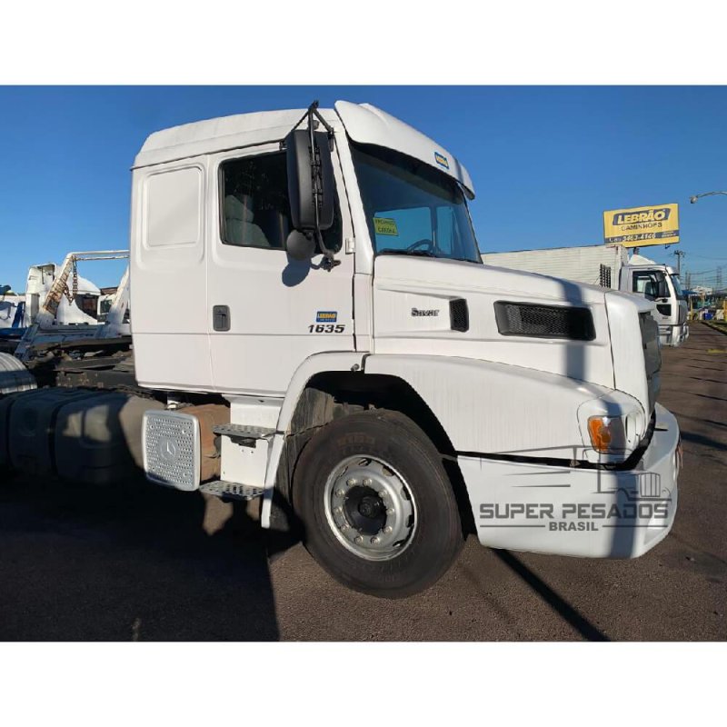 Caminhão MERCEDES BENZ ATRON 1635 4X2 CHASSI Ano 2013