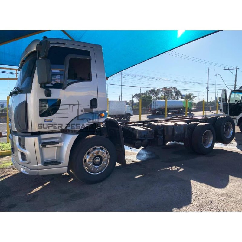 Caminhão FORD CARGO 2429 6X2 CHASSI Ano 2015