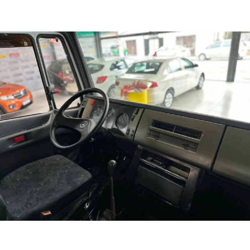 Caminhão MERCEDES BENZ 710 CARROCERIA Ano 2002