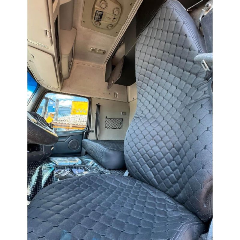 Caminhão VOLVO FM 370 6x2 CHASSI Ano 2014 