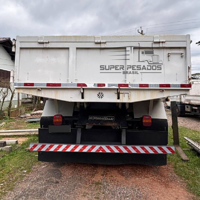 CAMINHÃO VOLKSWAGEN CONSTELLATION 15.180 CAÇAMBA BASCULANTE 2010