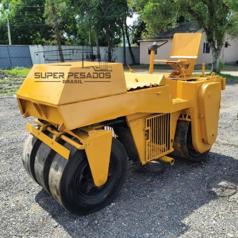 Rolo Compactador Dynapac CG11 com pneus para asfalto Ano 1992