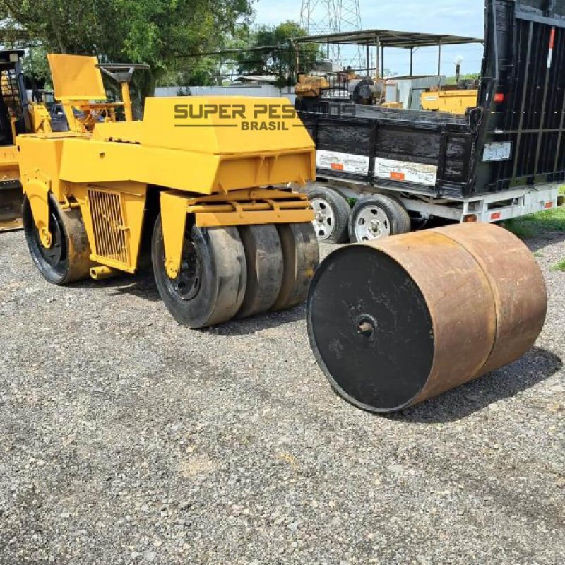 Rolo Compactador Dynapac CG11 com pneus para asfalto Ano 1992