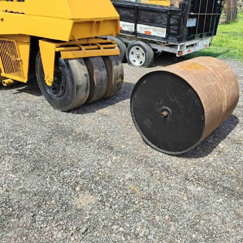 Rolo Compactador Dynapac CG11 com pneus para asfalto Ano 1992