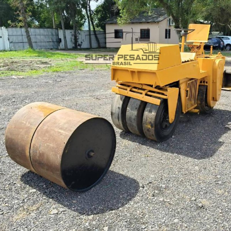 Rolo Compactador Dynapac CG11 com pneus para asfalto Ano 1992