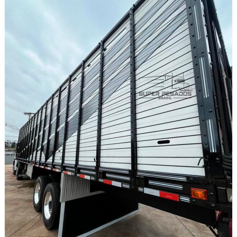 Caminhão VW CONSTELLATION 24.280 8x2 BITRUCK 2015 COM CARROCERIA BOIADEIRA 