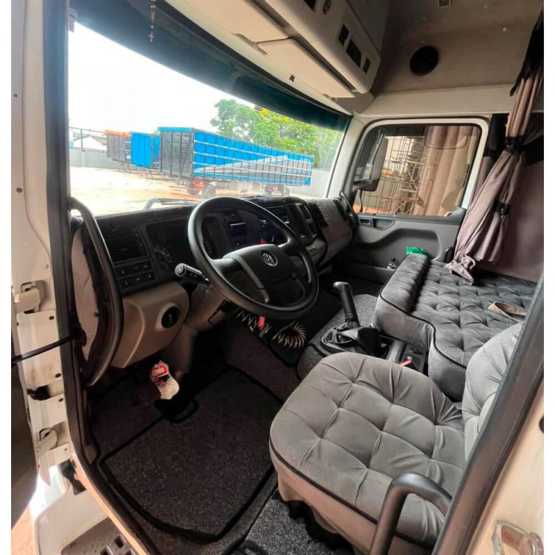 Caminhão VW CONSTELLATION 24.280 8x2 BITRUCK 2015 COM CARROCERIA BOIADEIRA 