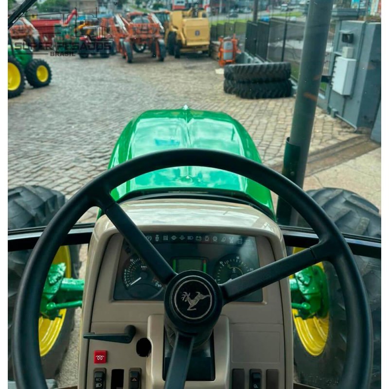 TRATOR AGRÍCOLA JOHN DEERE 6115J ANO 2017