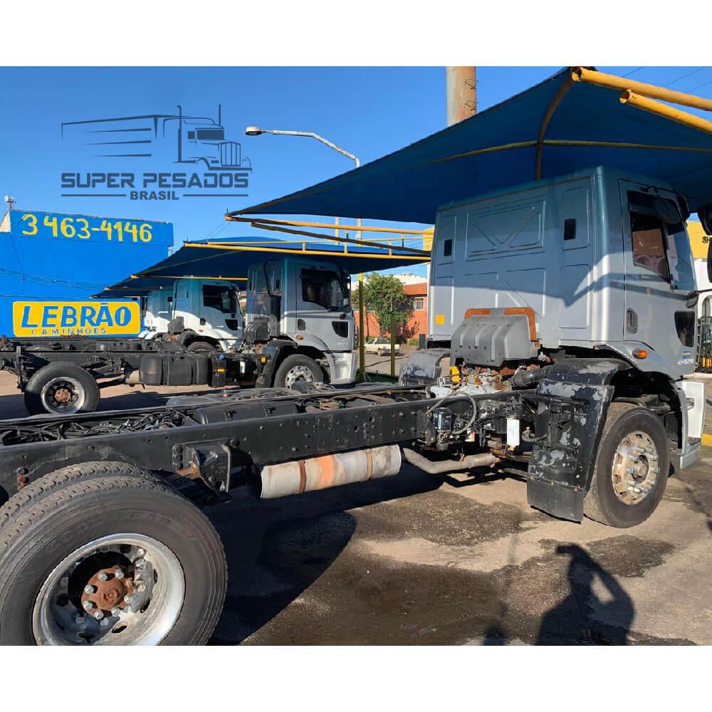 Caminhão FORD CARGO 2429 6X2 CHASSI Ano 2015